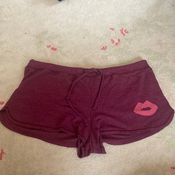 Junk Food pink shorts with lip design - Picture 2 of 3